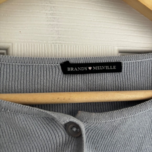 Brandy Melville‎ Grey Ribbed Long Sleeve Cropped Button Up Cardigan Top - Picture 3 of 4